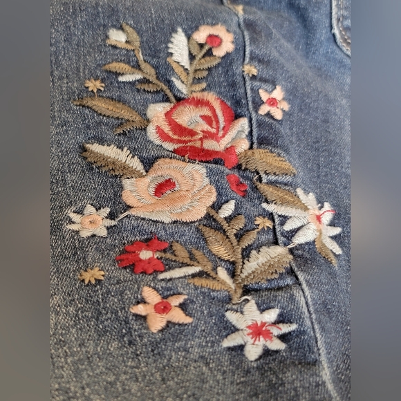 Women's Sz 20 SO Brand Embroidered Blue Jeans PLUS SIZE Y2K Cottagecore NICE - Picture 4 of 9